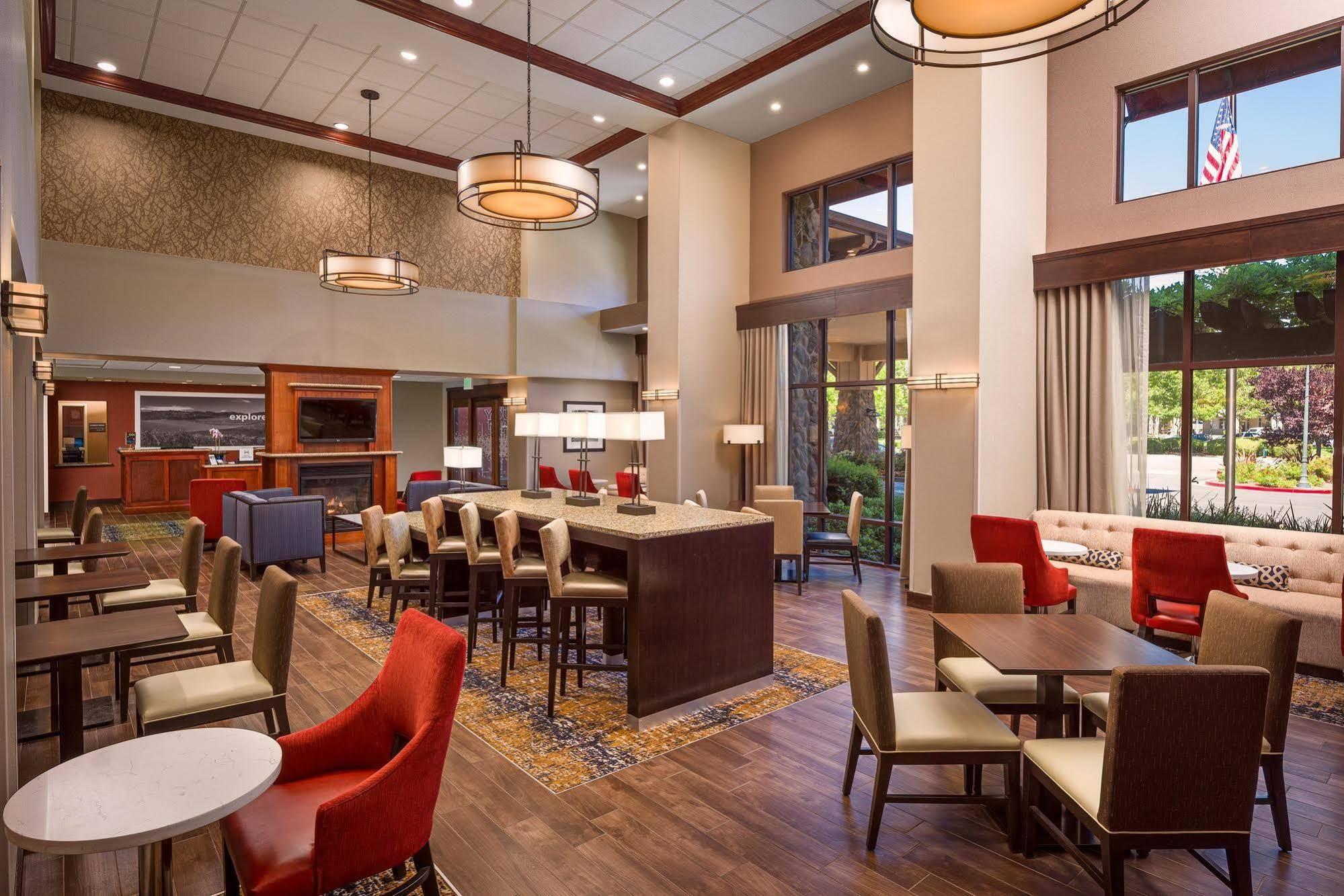 Hampton Inn & Suites Windsor-Sonoma Wine Country Extérieur photo