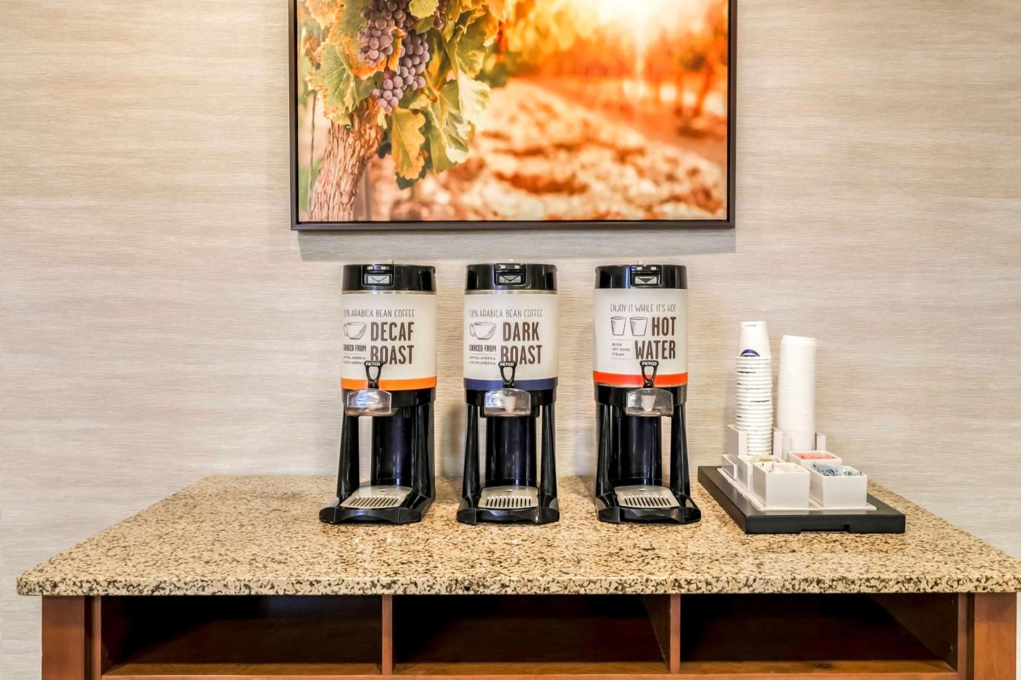 Hampton Inn & Suites Windsor-Sonoma Wine Country Extérieur photo