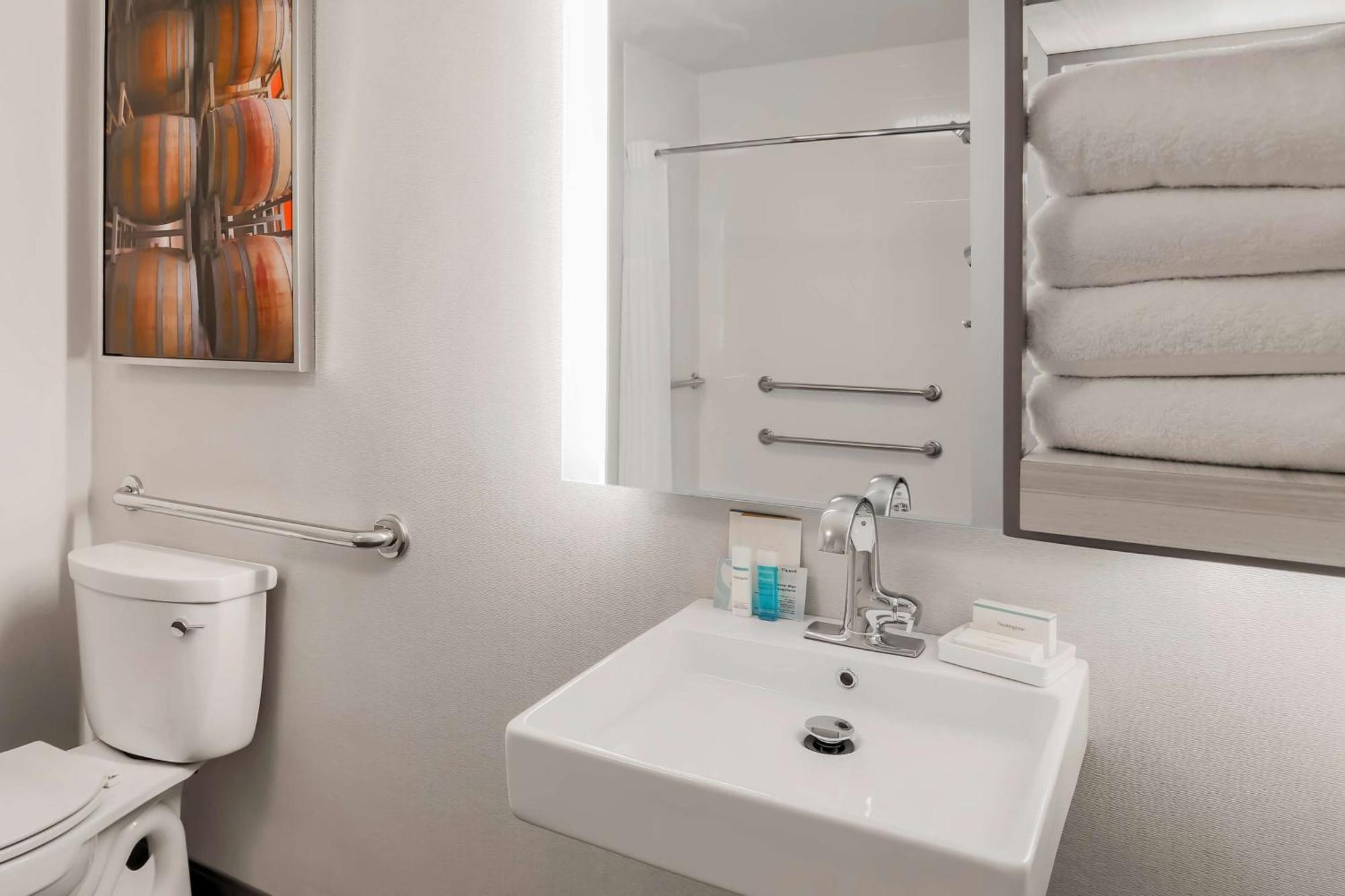 Hampton Inn & Suites Windsor-Sonoma Wine Country Extérieur photo