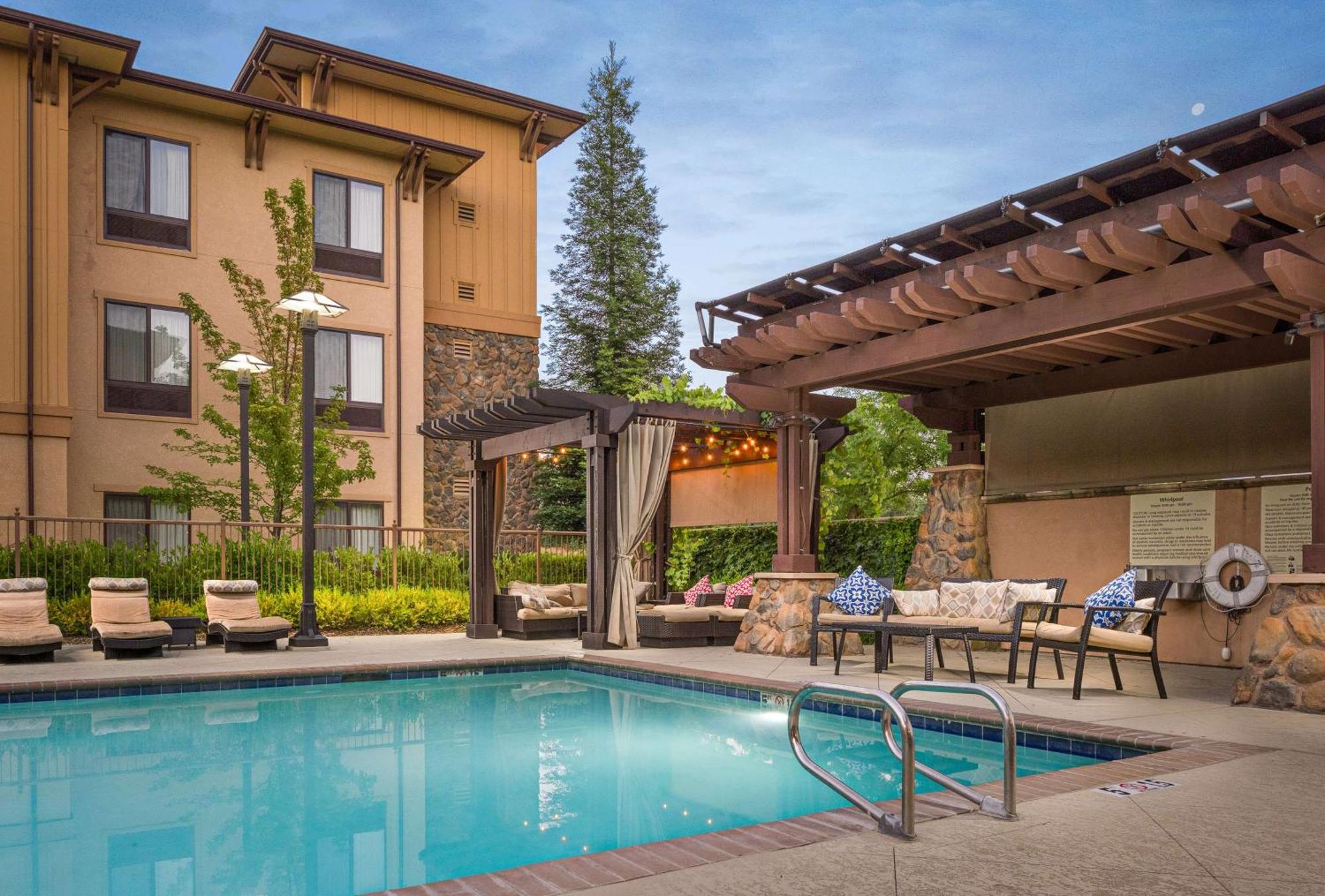 Hampton Inn & Suites Windsor-Sonoma Wine Country Extérieur photo