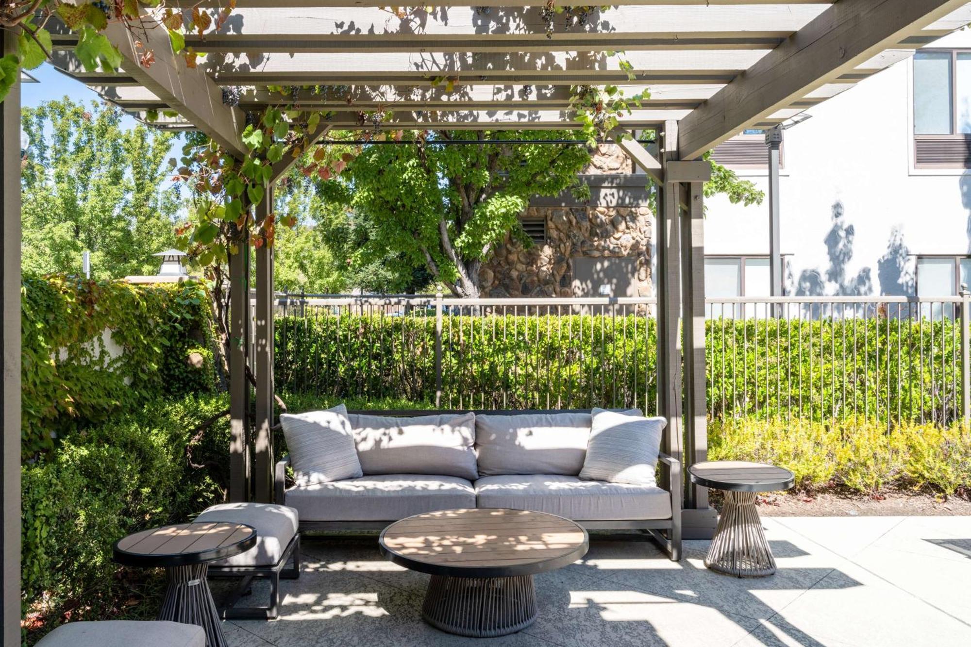 Hampton Inn & Suites Windsor-Sonoma Wine Country Extérieur photo