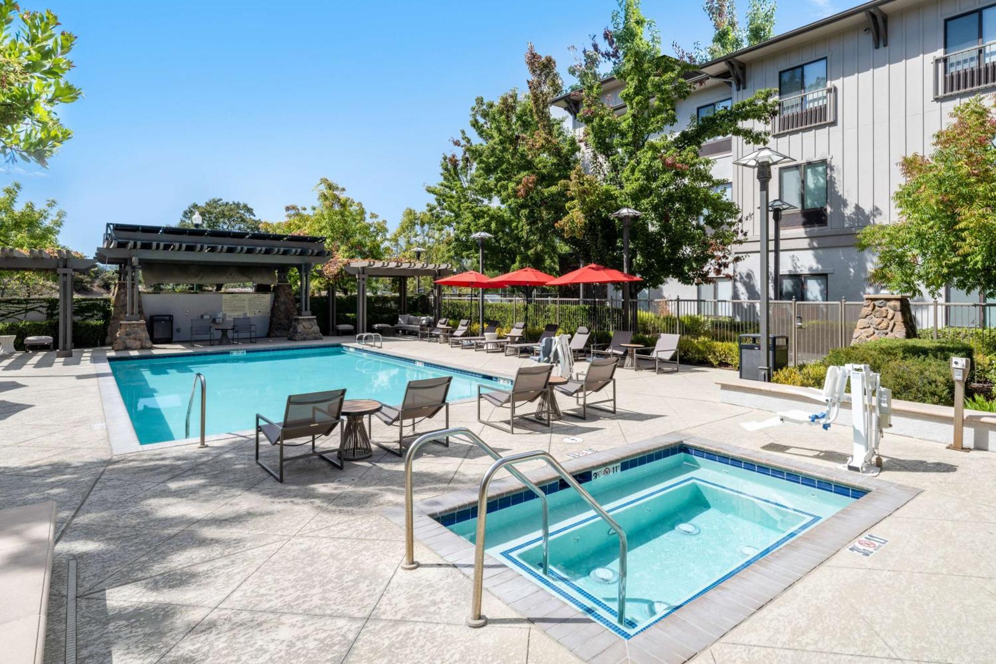 Hampton Inn & Suites Windsor-Sonoma Wine Country Extérieur photo