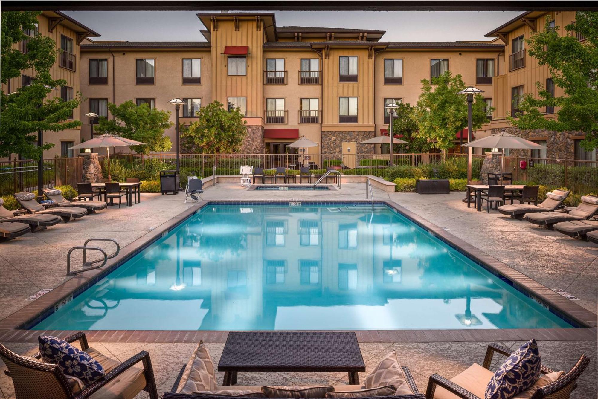 Hampton Inn & Suites Windsor-Sonoma Wine Country Extérieur photo