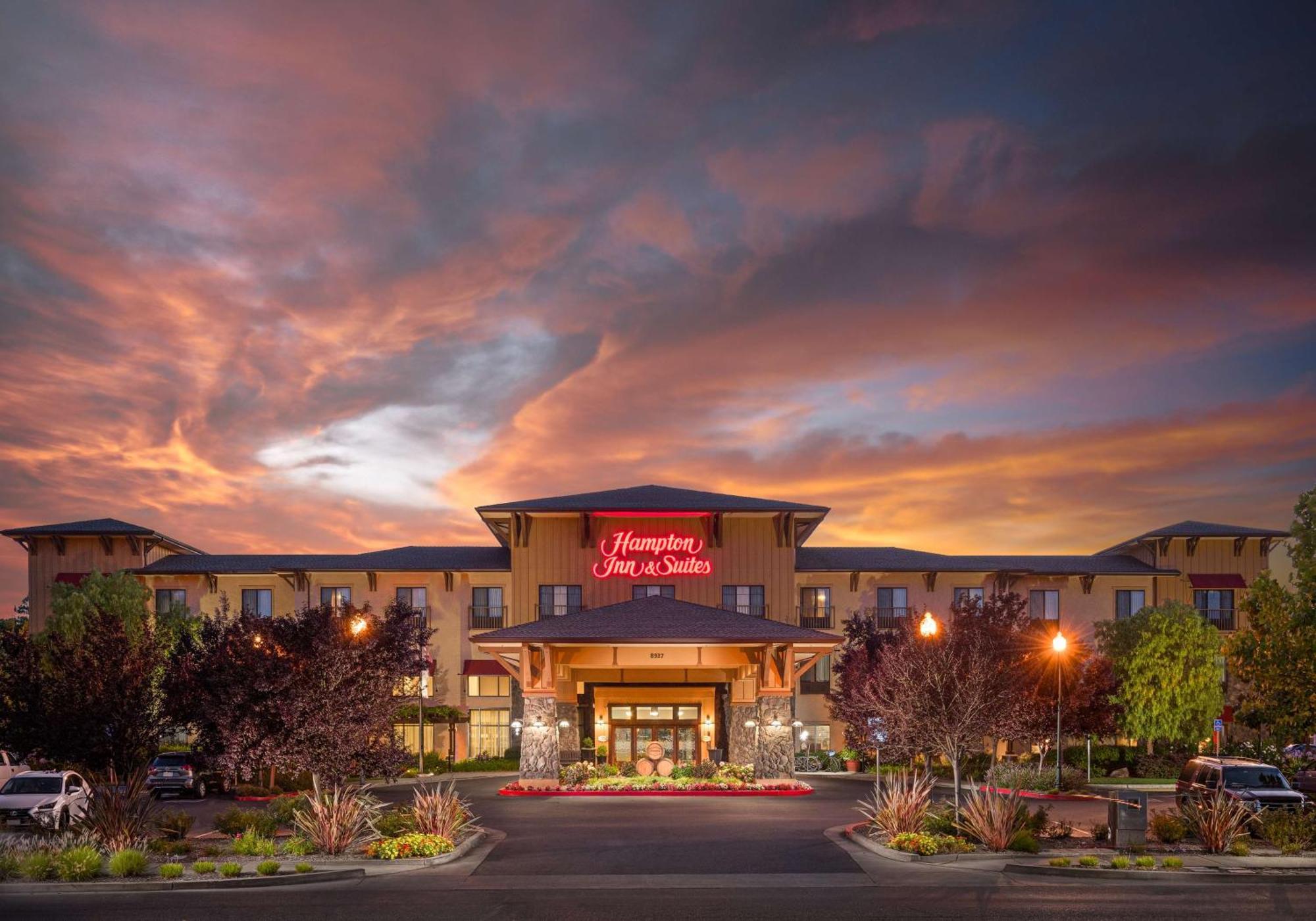 Hampton Inn & Suites Windsor-Sonoma Wine Country Extérieur photo