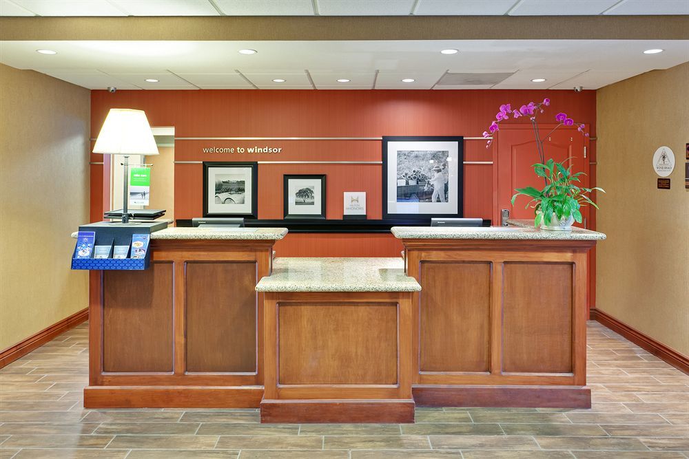 Hampton Inn & Suites Windsor-Sonoma Wine Country Extérieur photo